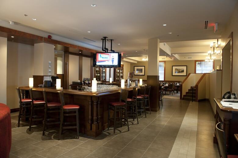 Lord Elgin Hotel