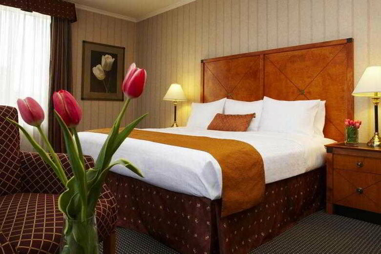 Lord Elgin Hotel