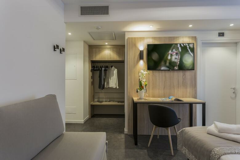 Tourist Hotel