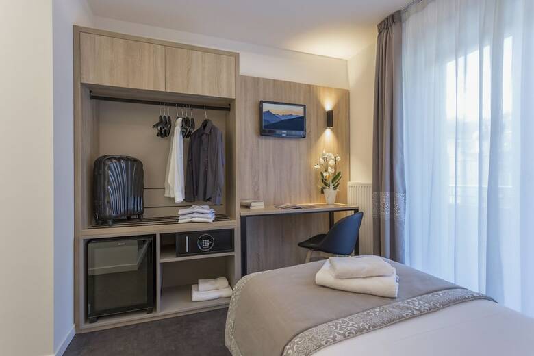 Tourist Hotel