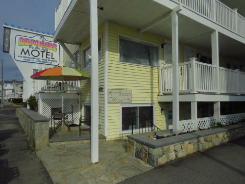 Aparthotel Breakers By The Sea