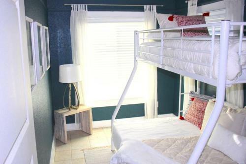 Stunning 2 Bdr W/ Rooftop Deck! Hillcrest/north P