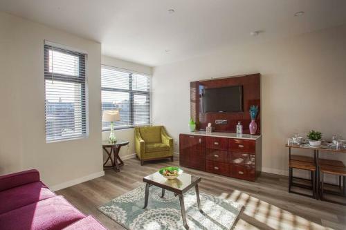 Posada One Bedroom Apartment With Sd Downtown View