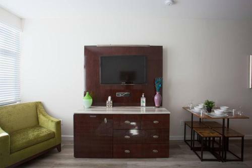 Posada One Bedroom Apartment With Sd Downtown View