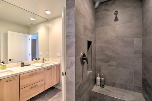Upscale Beach Rowhome With Rooftop And Bay Views!