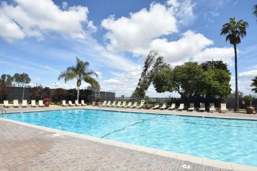 Apartamento Bright Stylish 2br With Pool Gym-15mins To Beach