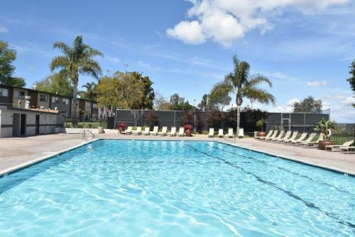 Apartamento Bright Stylish 2br With Pool Gym-15mins To Beach