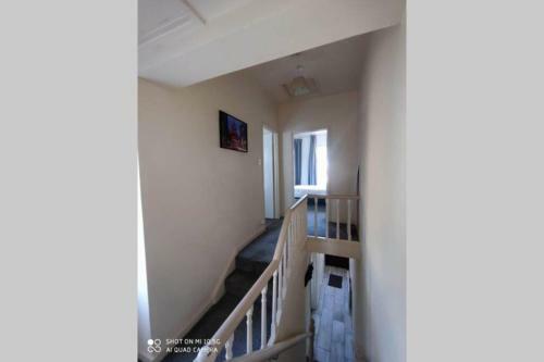 Entire, 2 Bed Town House On Donegall Rd