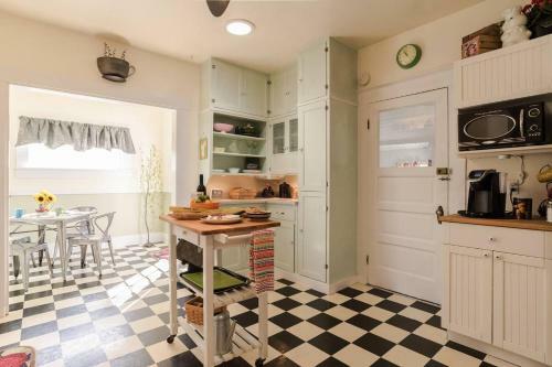 Retro Bungalow