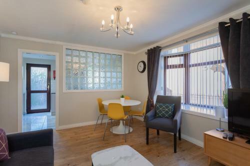 New Modern City Centre Apartment