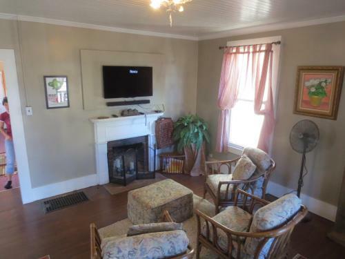 Historic Santa Rosa Cottage