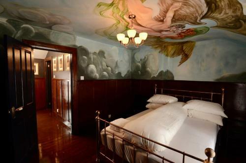 Victoria Titanic 1912 Romantic Escapism World