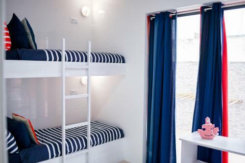 Albergue Ferrel Surf School