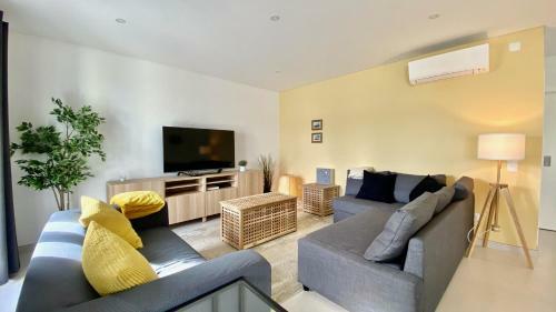 The Sunny Dune - Luxury Apartment W/ Pool & Private Terrace
