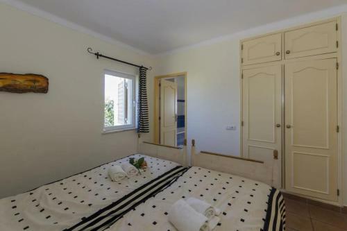 Luxurious Villa With Beautiful See Views & Spacious Garden