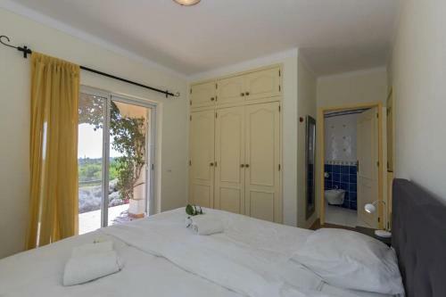 Luxurious Villa With Beautiful See Views & Spacious Garden