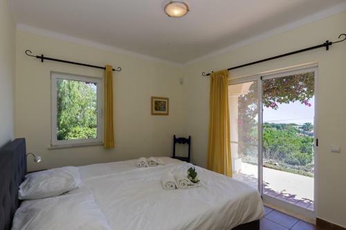 Luxurious Villa With Beautiful See Views & Spacious Garden