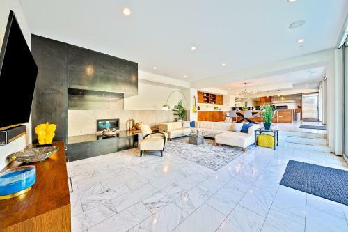 Solana Modern Paradise