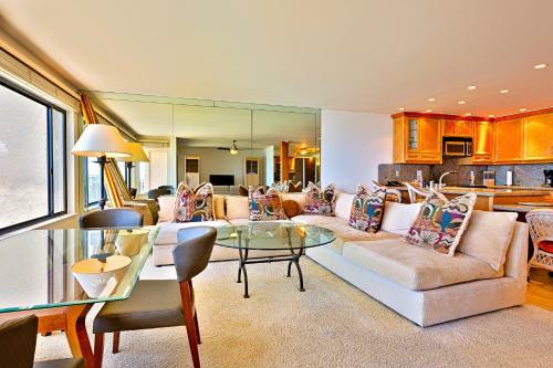 Del Mar Beach Club Retreat