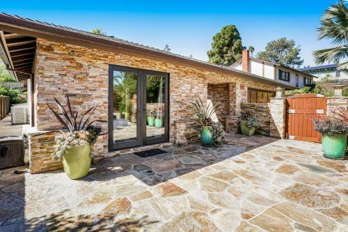 Hillcraft House