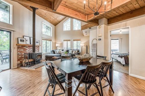 Crystal Creek Lodge
