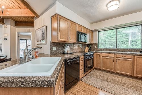 Crystal Creek Lodge