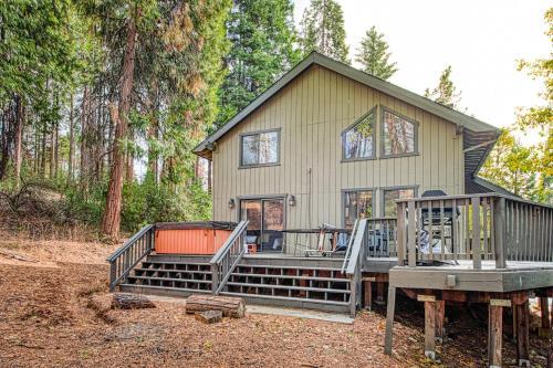 Crystal Creek Lodge