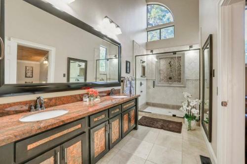 Luxurious Escape-double Masters/gourmet Kitchen