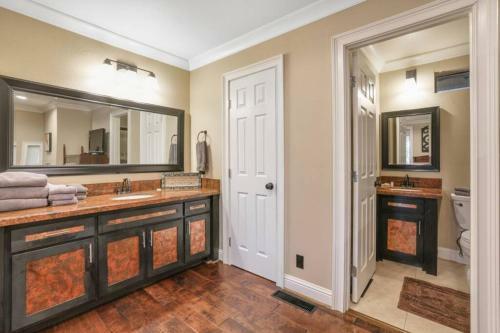 Luxurious Escape-double Masters/gourmet Kitchen