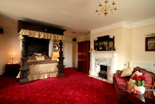 Two Bridges Hotel