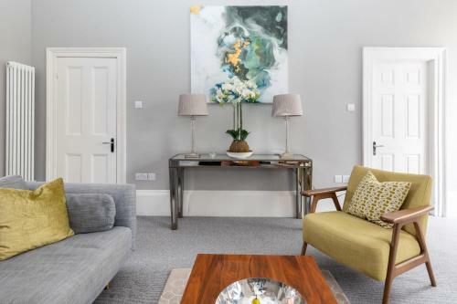 Spacious, Light-filled Central Period Apartment