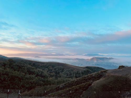 360 Degree Hilltop Views - Vista Santa Lucia