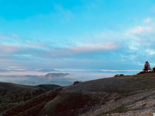 360 Degree Hilltop Views - Vista Santa Lucia