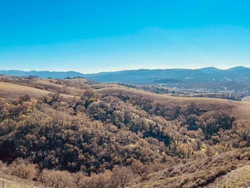 360 Degree Hilltop Views - Vista Santa Lucia