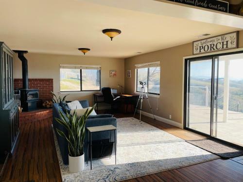 360 Degree Hilltop Views - Vista Santa Lucia