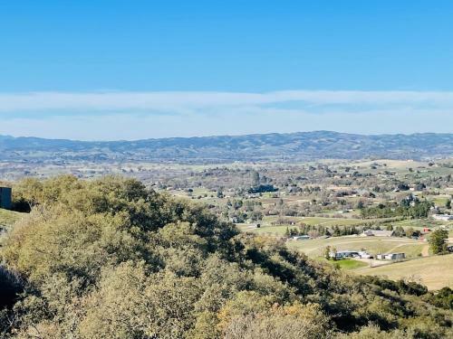 360 Degree Hilltop Views - Vista Santa Lucia
