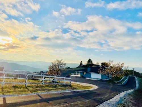 360 Degree Hilltop Views - Vista Santa Lucia