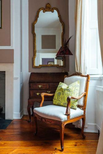 Central Bath Townhouse ?founders House?