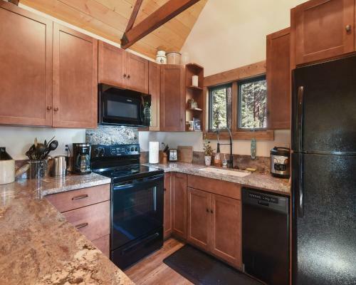 Lewis Lair Cabin Cabin