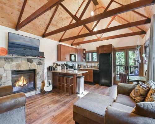 Lewis Lair Cabin Cabin