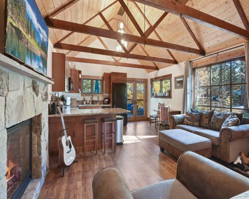 Lewis Lair Cabin Cabin