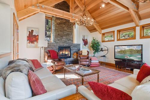 Lakeview Mountain Chalet