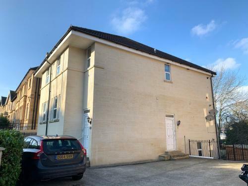 Spacious 2 Bed Apartment With Off Street Parking