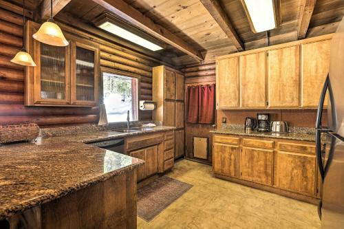 Tahoe Vista Cabin With Deck 1 Mile To Beach!