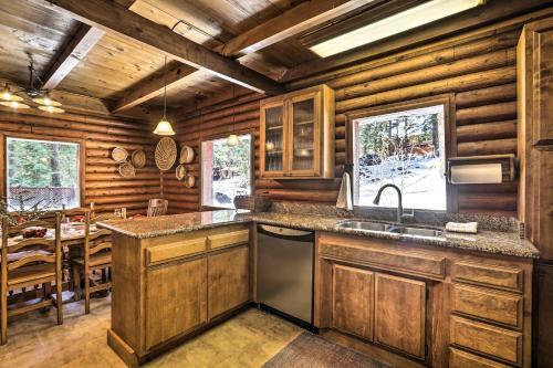 Tahoe Vista Cabin With Deck 1 Mile To Beach!