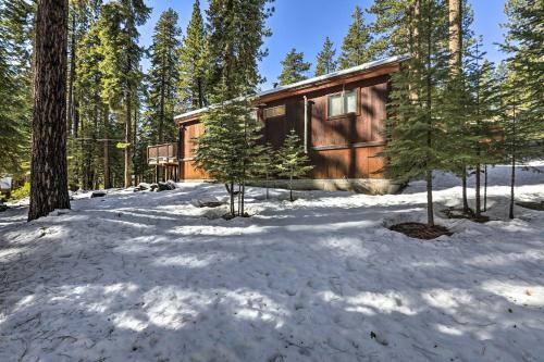 Tahoe Vista Cabin With Deck 1 Mile To Beach!