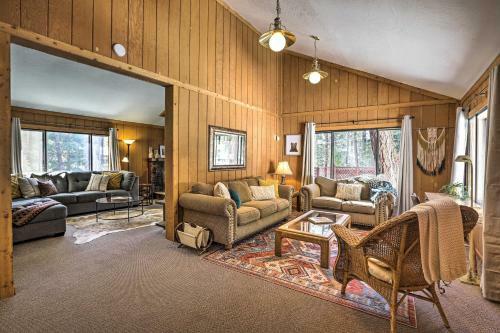 Tahoe Vista Cabin With Deck 1 Mile To Beach!
