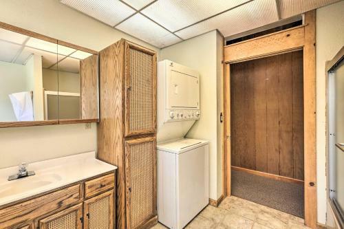 Tahoe Vista Cabin With Deck 1 Mile To Beach!