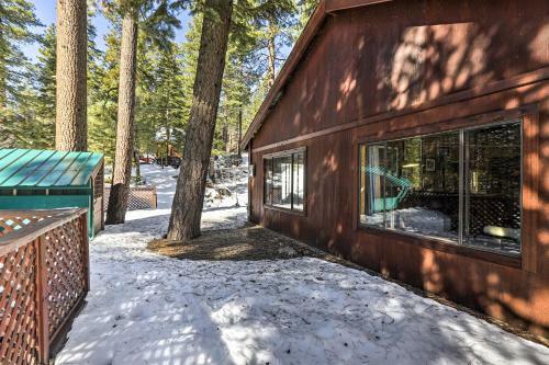 Tahoe Vista Cabin With Deck 1 Mile To Beach!