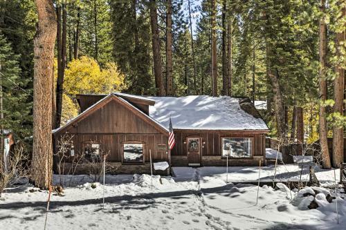 Tahoe Vista Cabin With Deck 1 Mile To Beach!